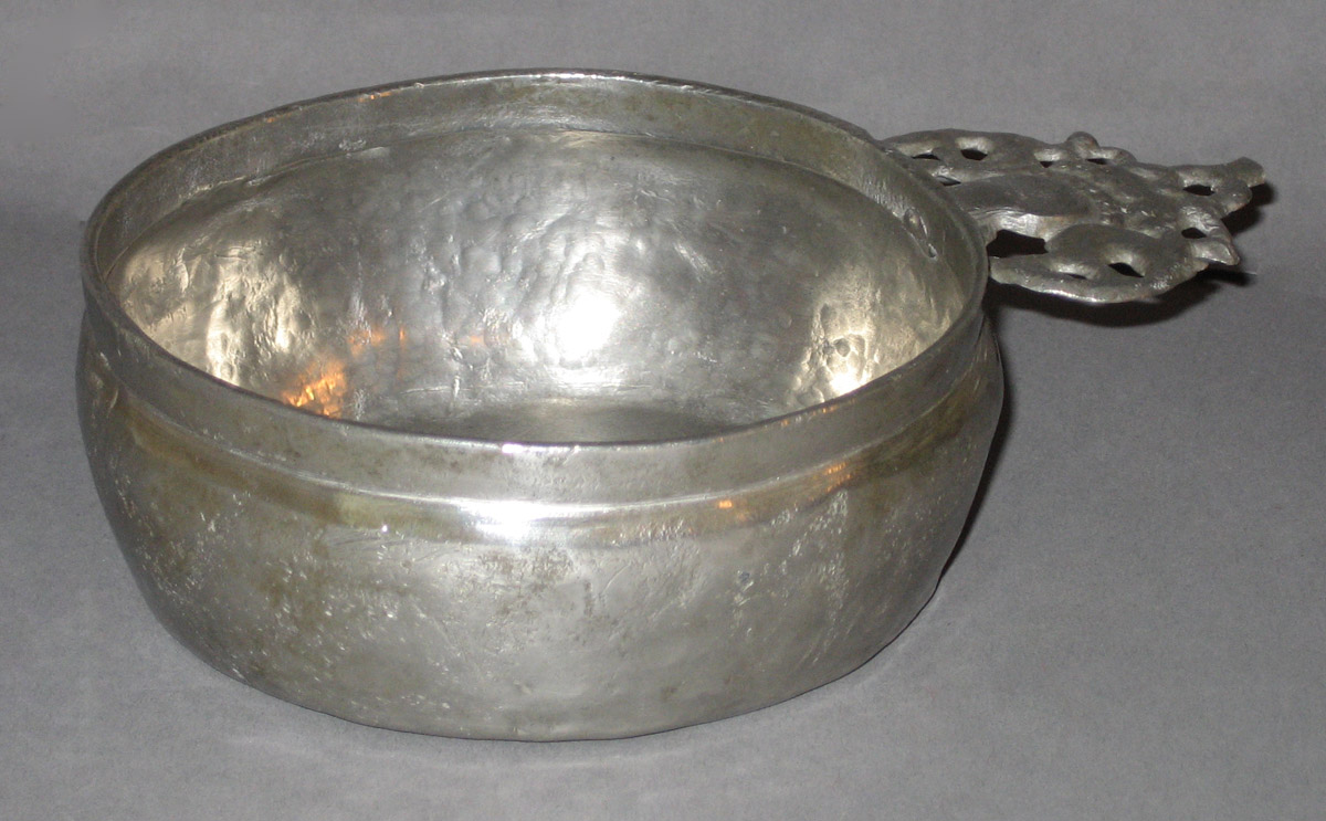 1953.0037.007 Porringer