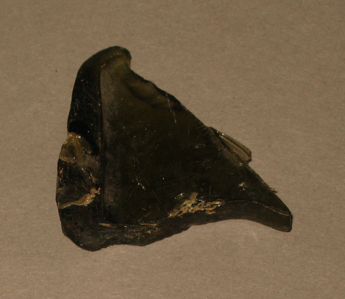 1954.0041.024 Glass fragment