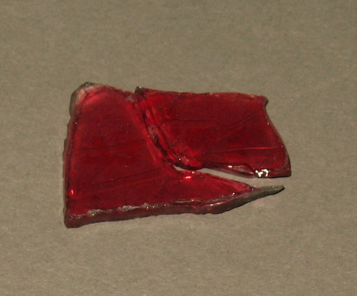 1973.0163.002 Glass fragment