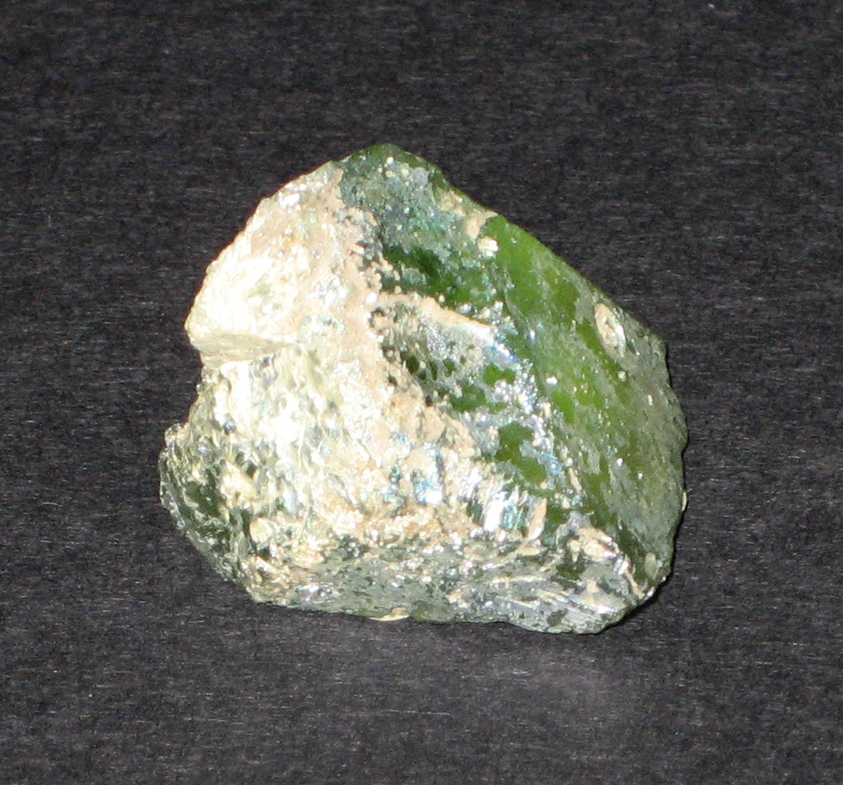 1976.0524.003 Glass fragment