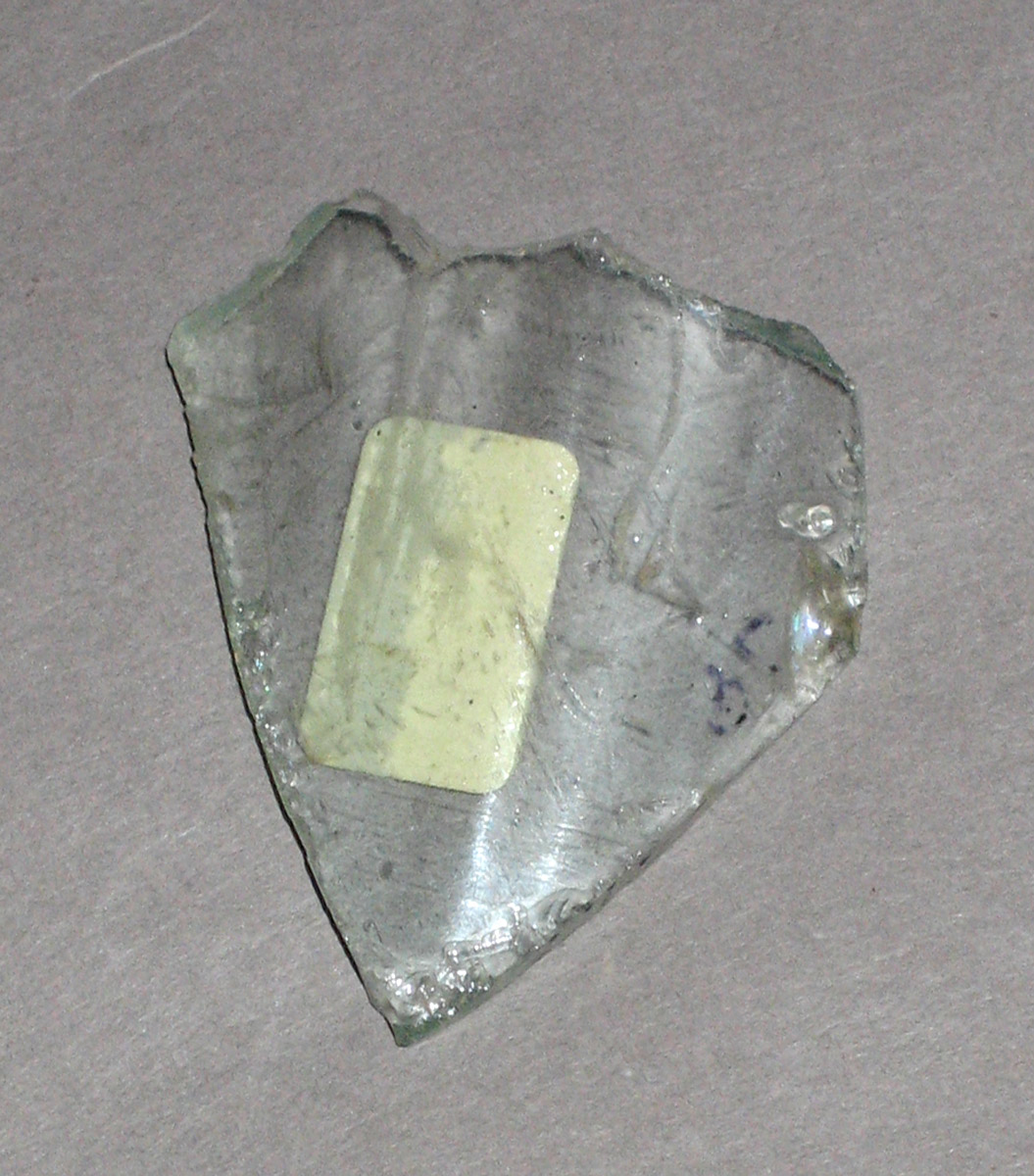 1976.0524.007 Glass fragment