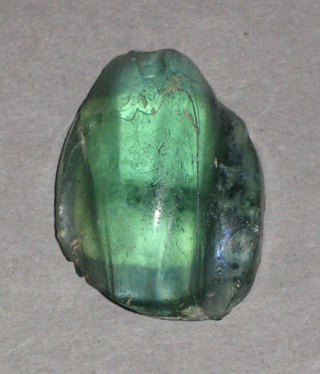 1976.0524.011 Glass fragment