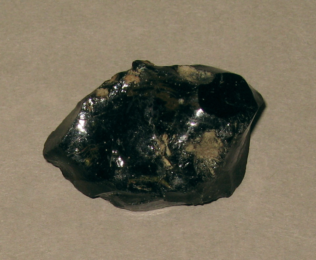 1976.0524.016 Frit or cullet fragment