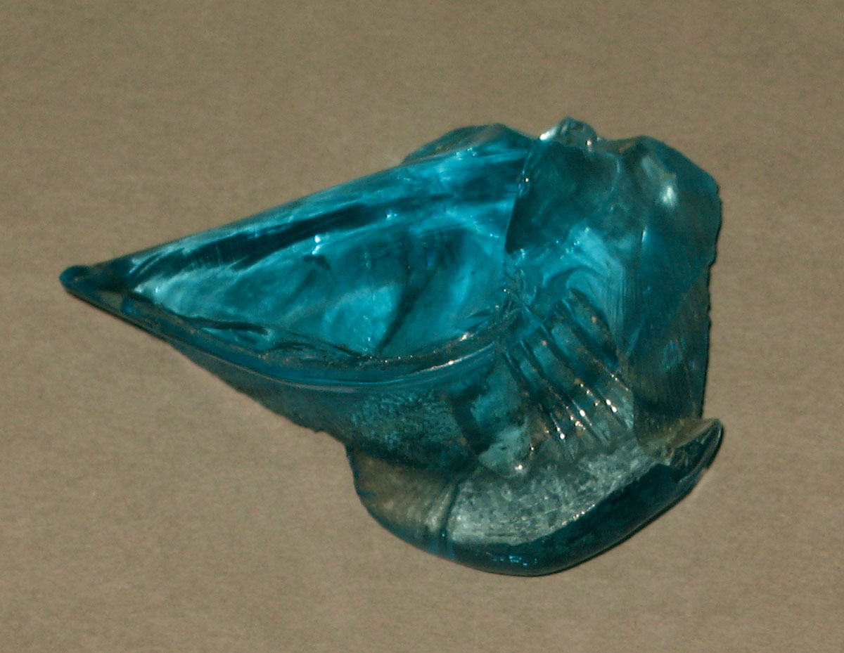 1958.0002.006.050 Glass fragment