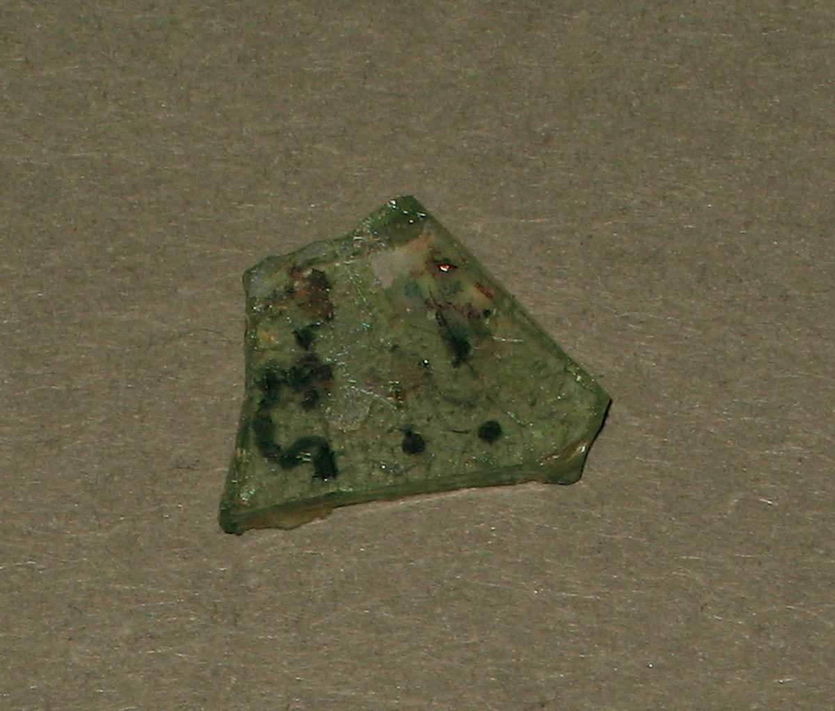1958.0002.006.108 Glass fragment
