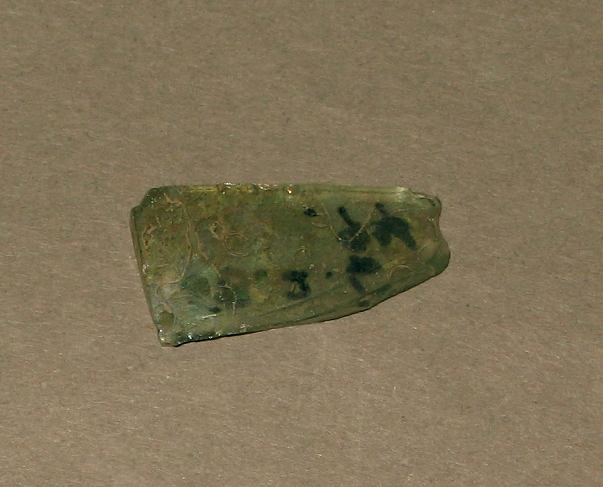 1958.0002.006.094 Glass fragment