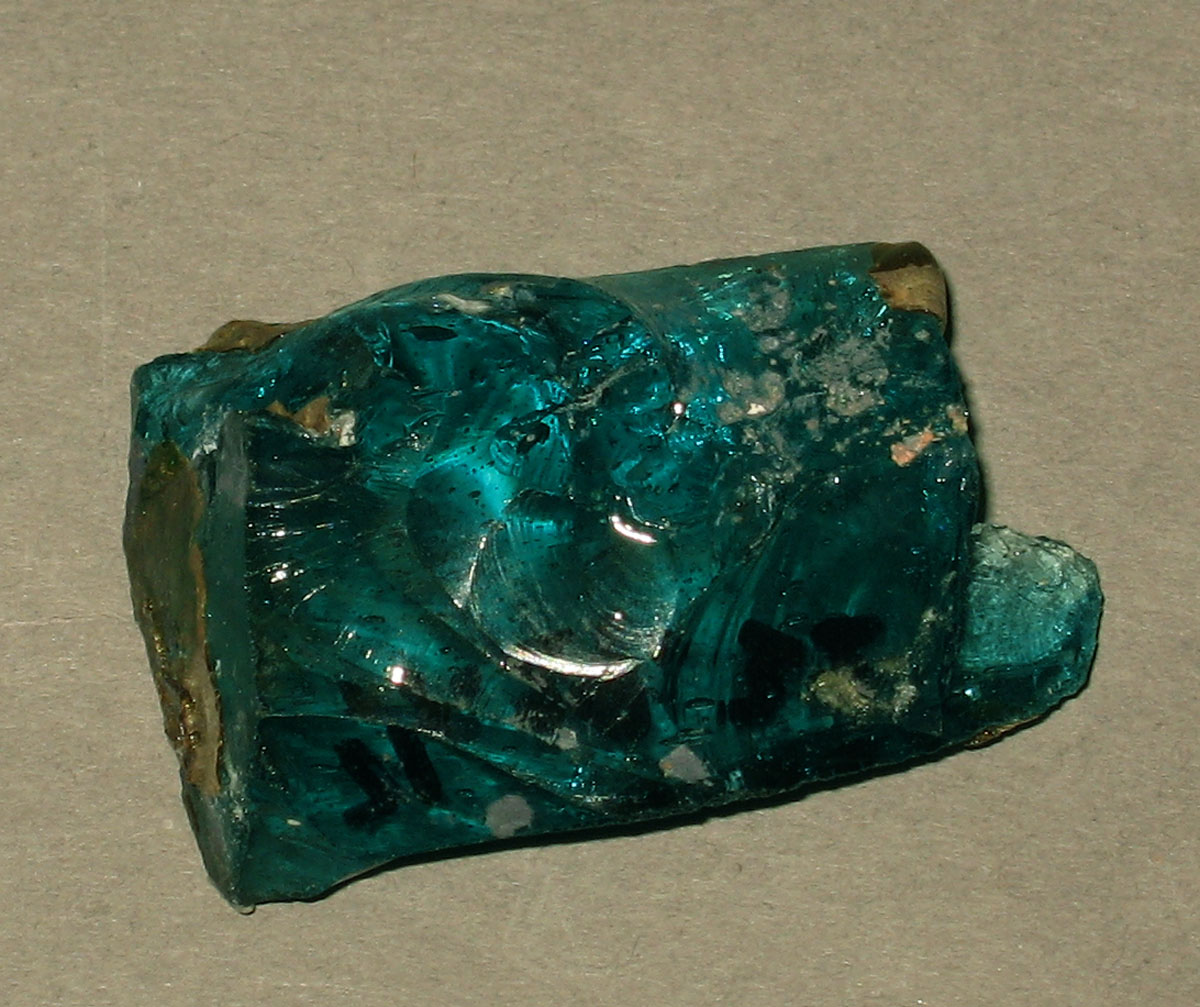 1971.0024.032 Glass fragment