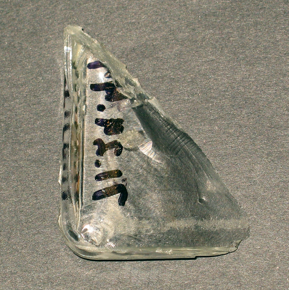 1971.0024.044 Glass fragment