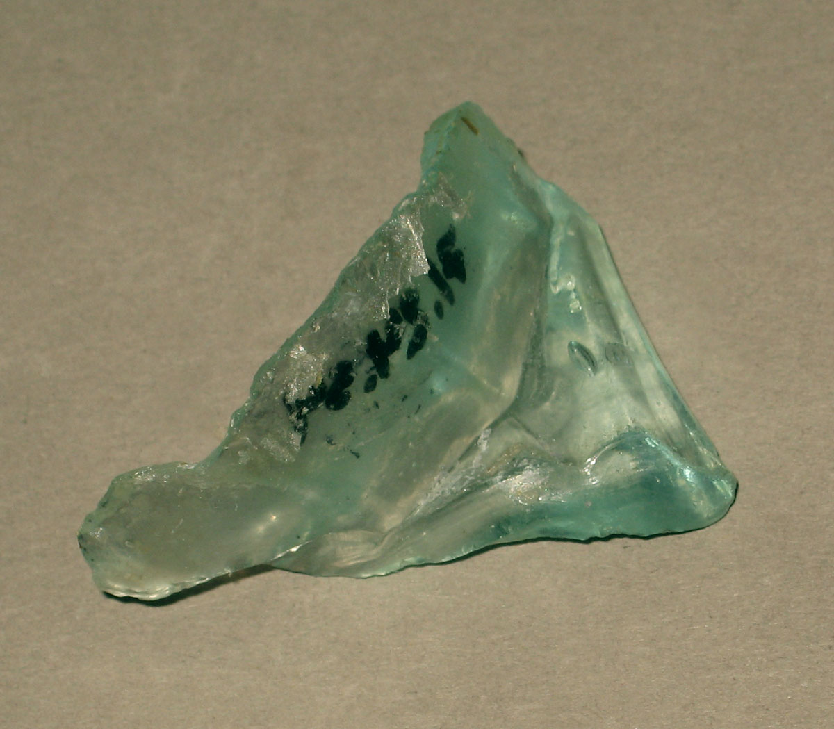 1971.0024.054 Glass fragment