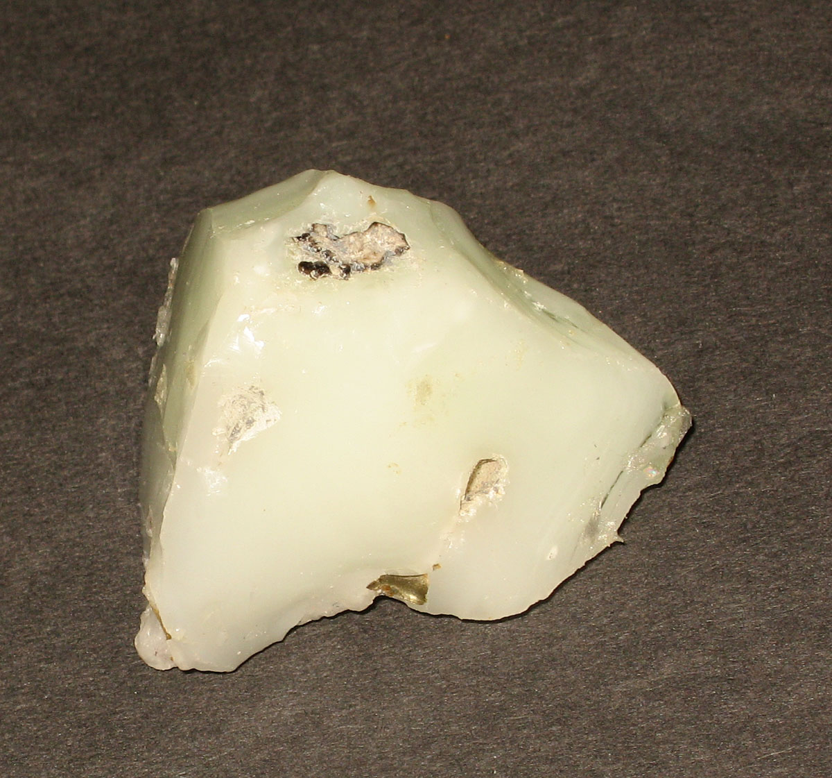 1971.0024.064 Glass fragment