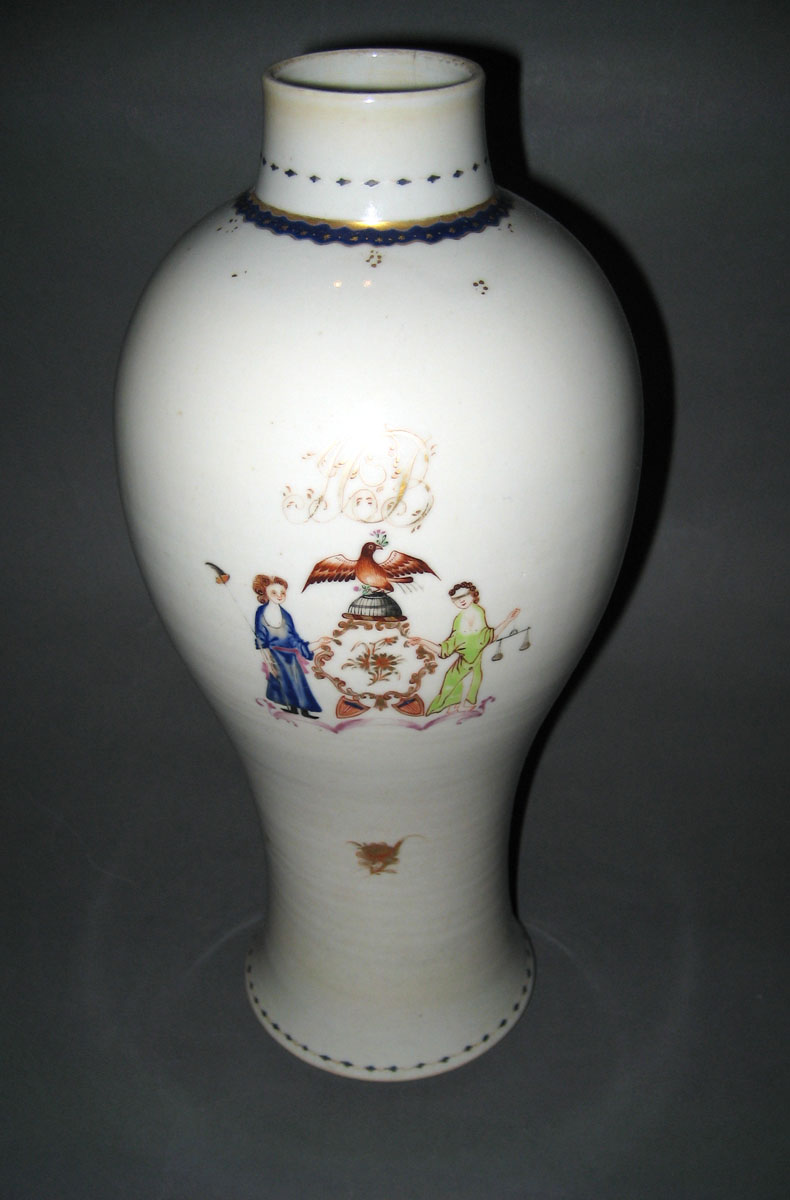 1954.0074.003 Porcelain Flower Container