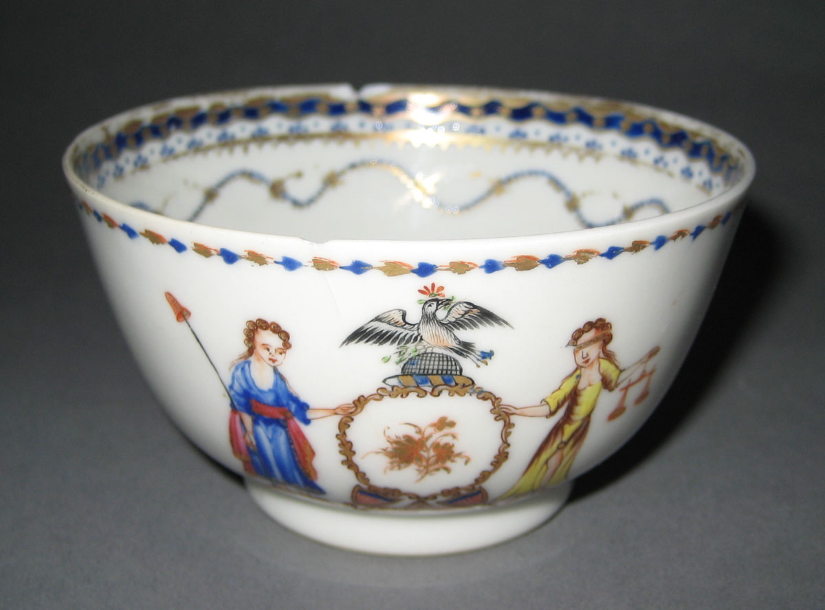 1963.0816.002 Porcelain Teabowl front