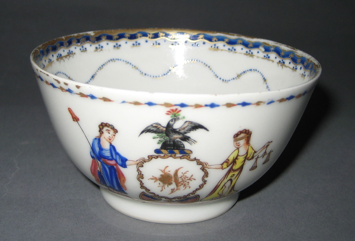 1963.0816.003 Porcelain Teabowl front