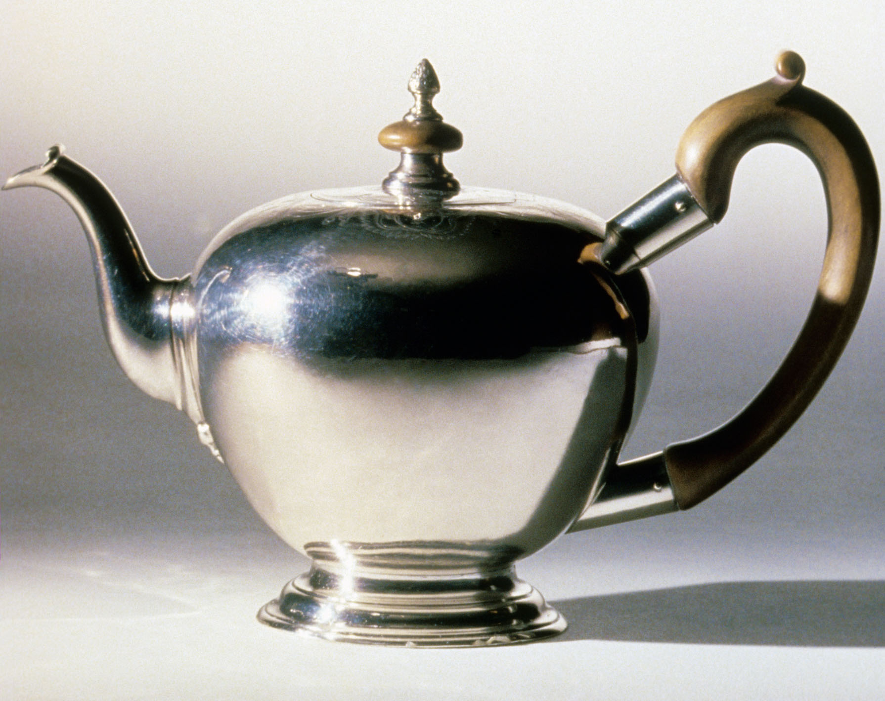 1961.0937 Teapot, view 1