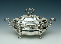 Tureen and liner