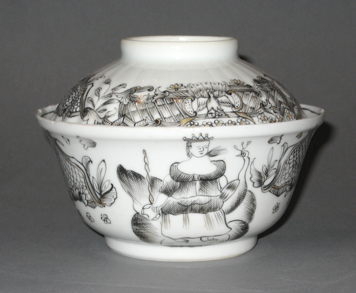 1956.0038.008, 1961.0888 Chinese porcelain sugar bowl and lid