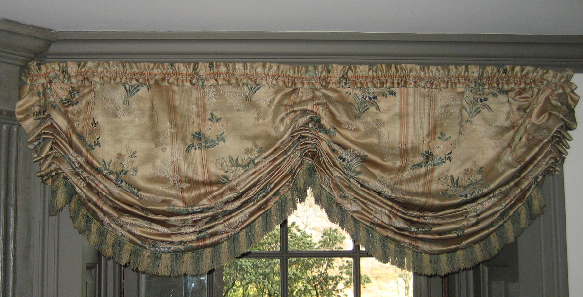 Textiles (Furnishing) - Window hanging