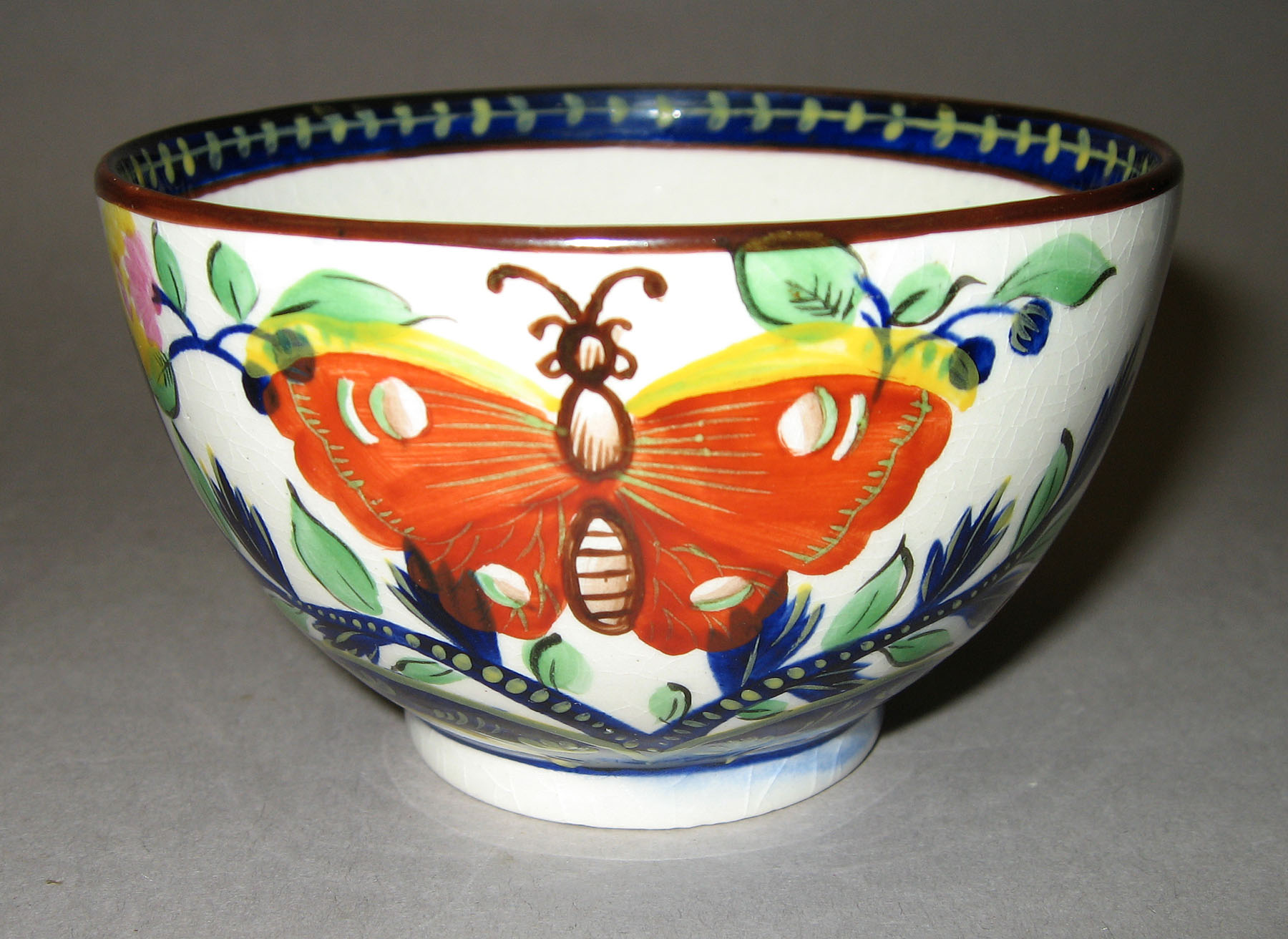 1954.0003.016 Pearlware teabowl
