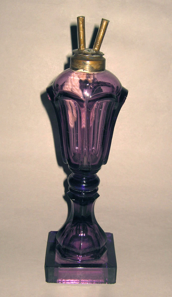 1962.0593.002 Glass oil lamp