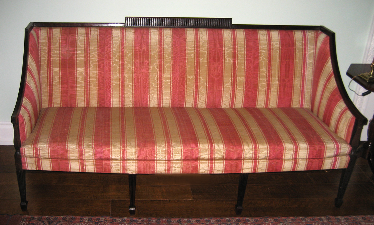 1957.0864 Square sofa view 1