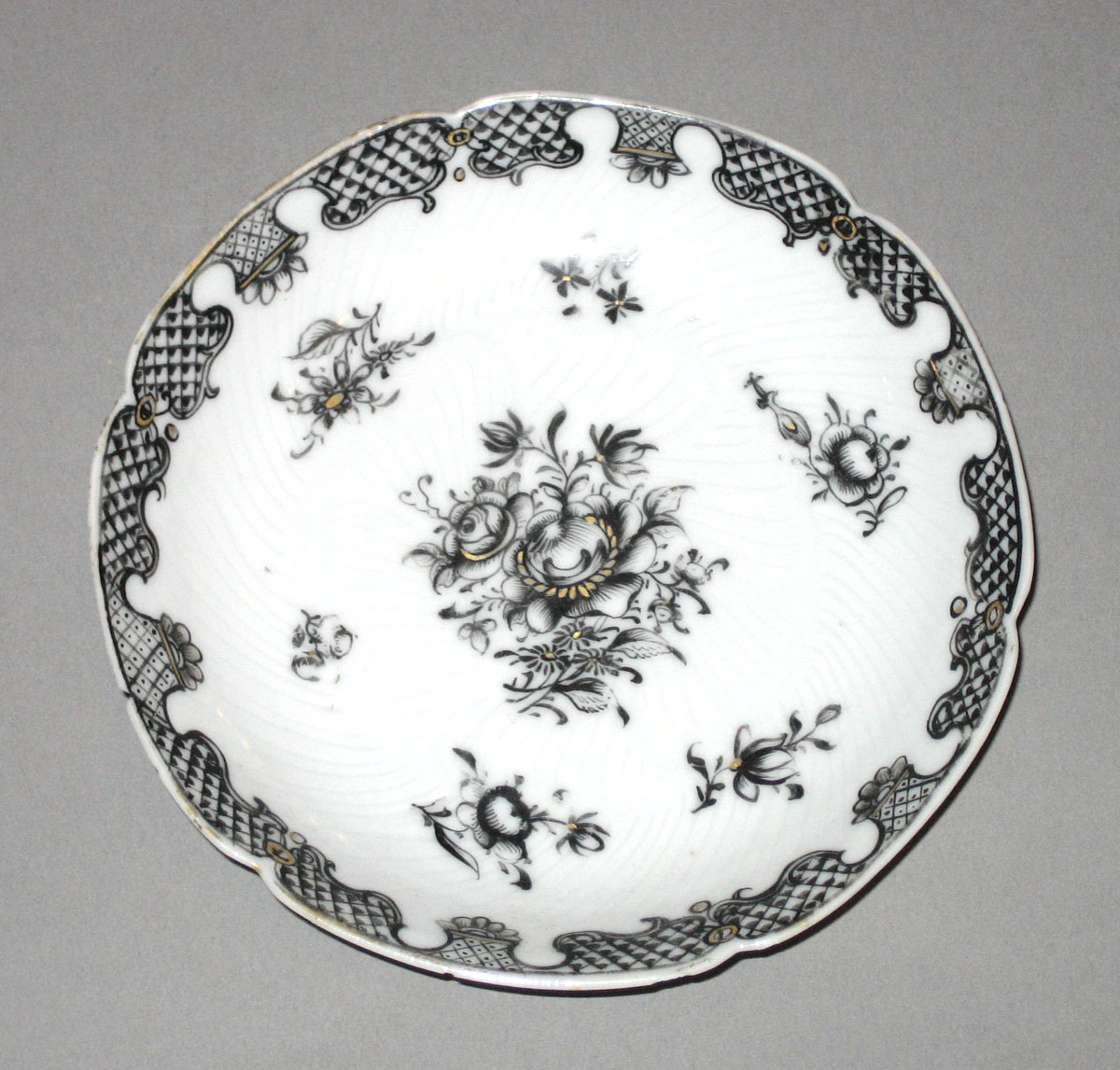 1956.0038.018 Porcelain saucer