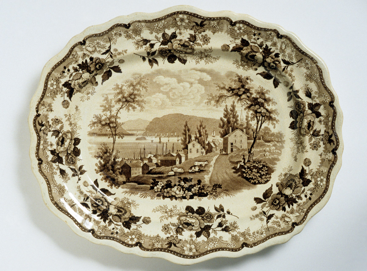 1956.0046.039 Earthenware dish