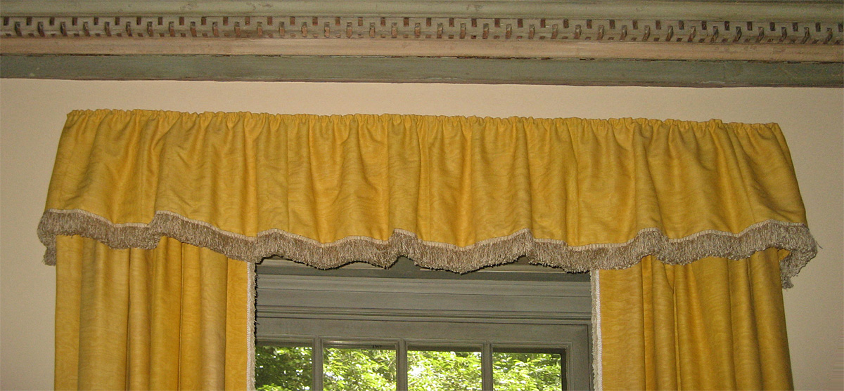 1956.0593.001 C valance