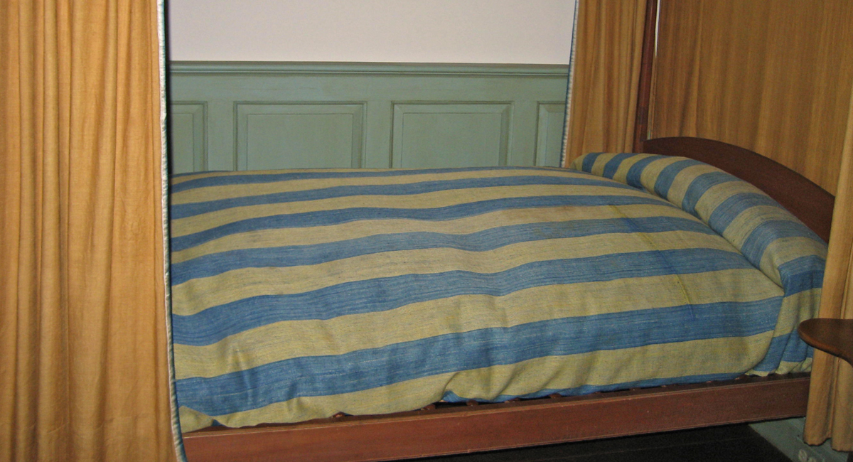 1969.0511 bedcover view 2
