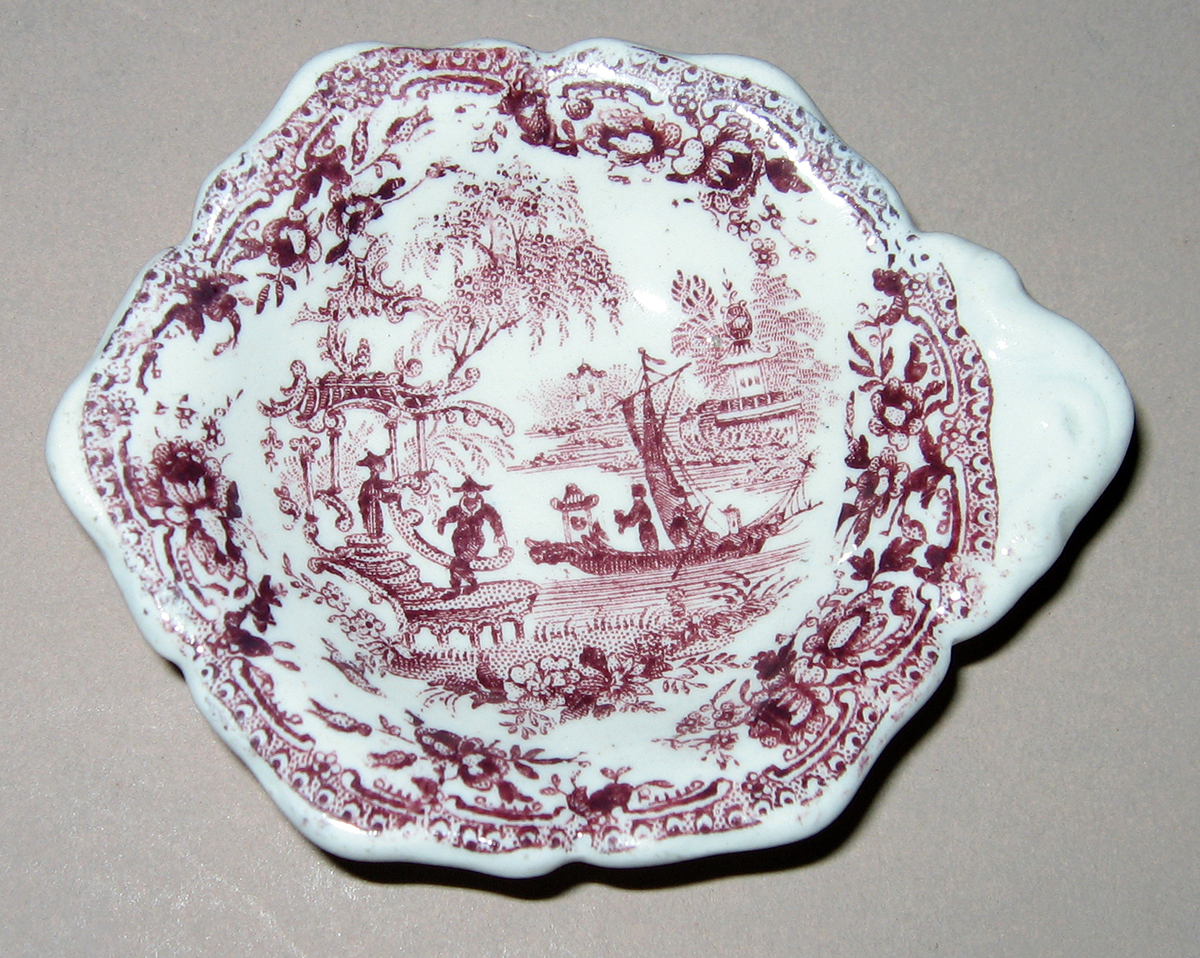 1955.0136.172 Miniature dish with chinoiserie printed scene