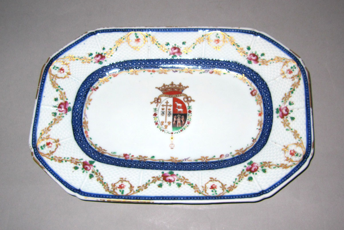 1956.0046.057 Porcelain platter