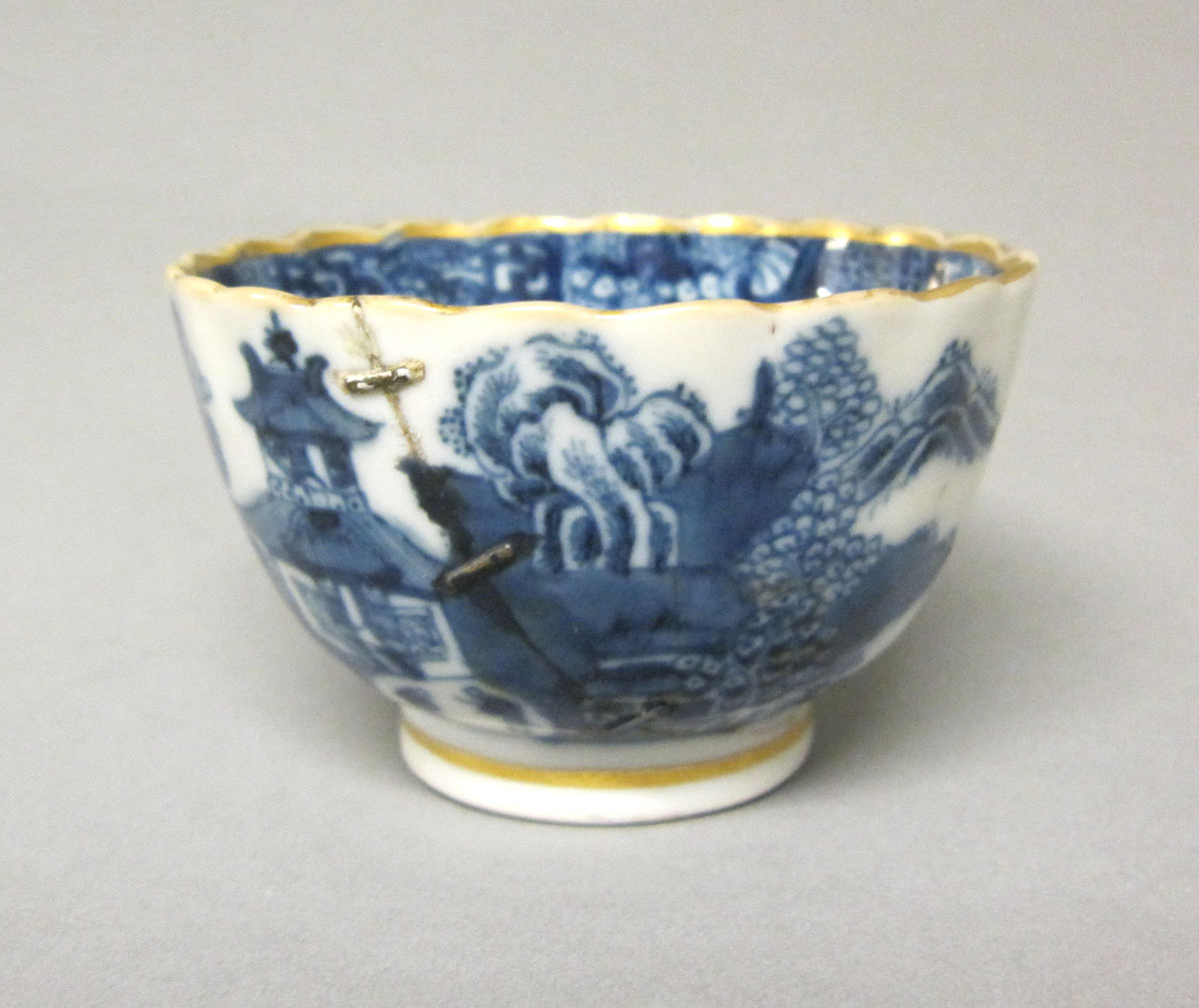 1954.0077.018 Porcelain cup