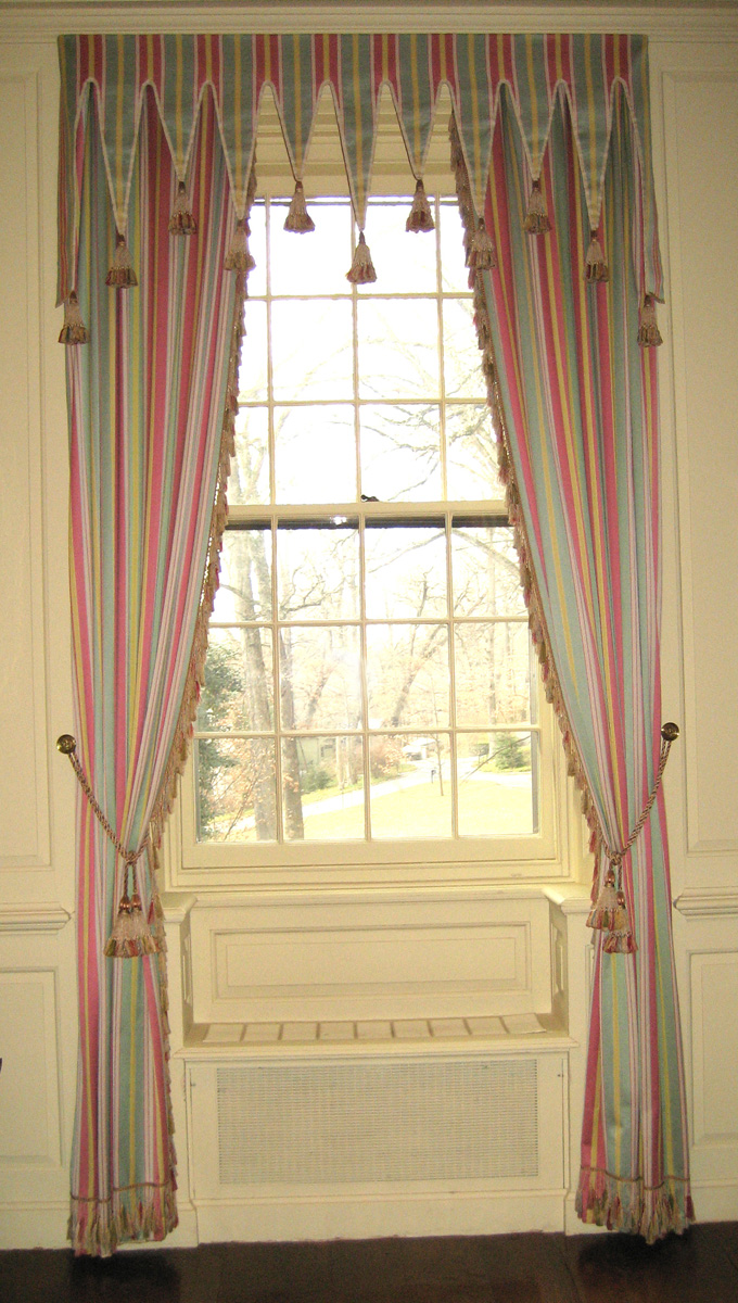 Textiles (Furnishing) - Window hanging