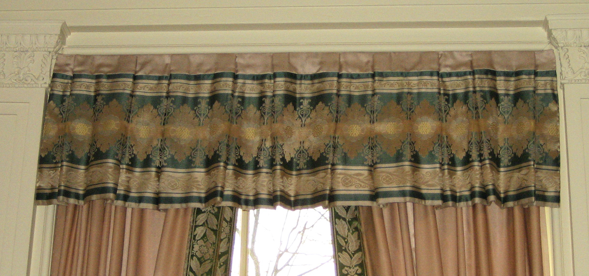 1957.1345.001 C valance