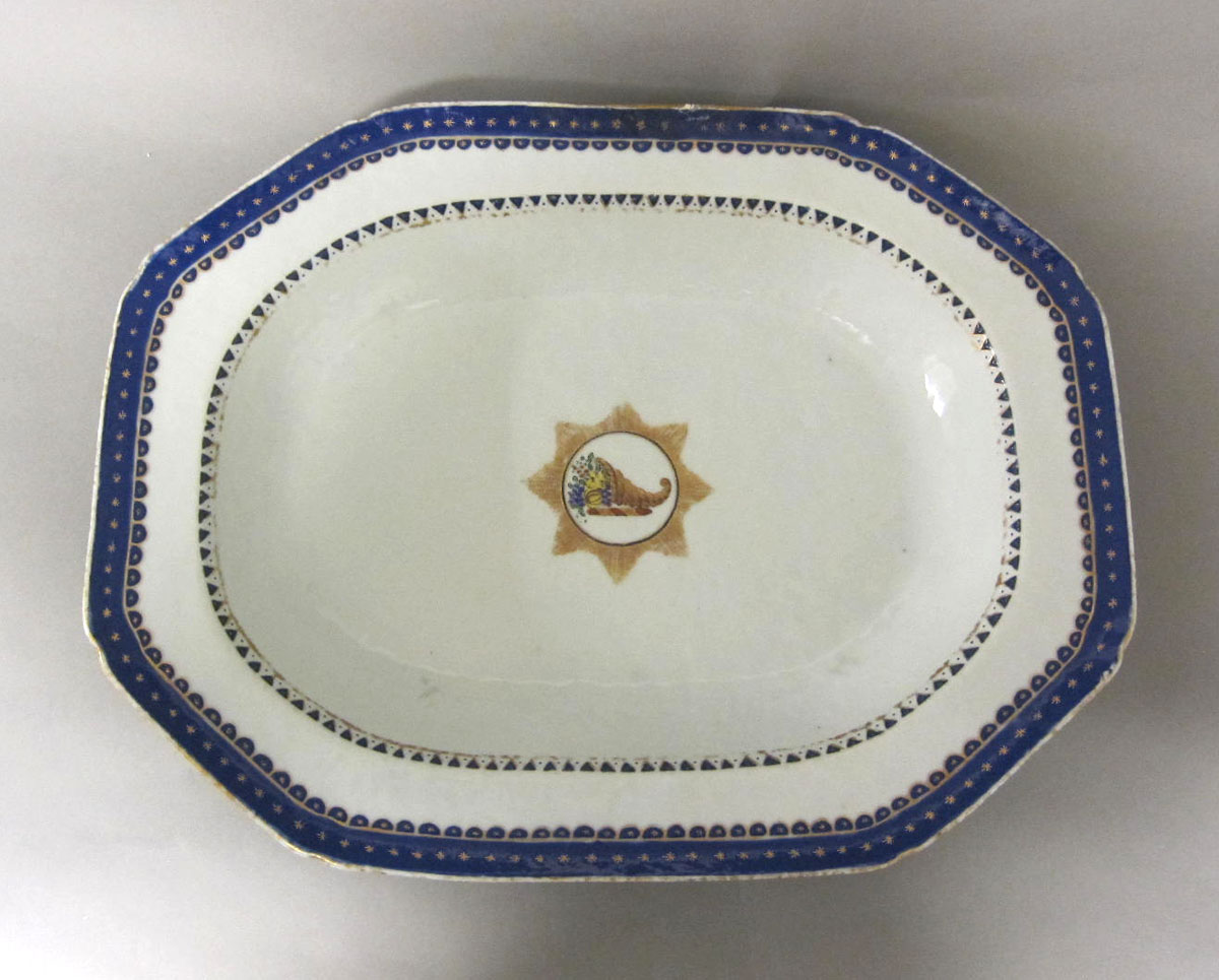 1965.0718.003 Porcelain platter