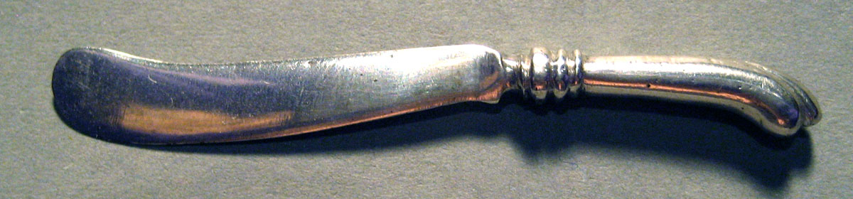 1955.0136.056 E Silver Knife side 1