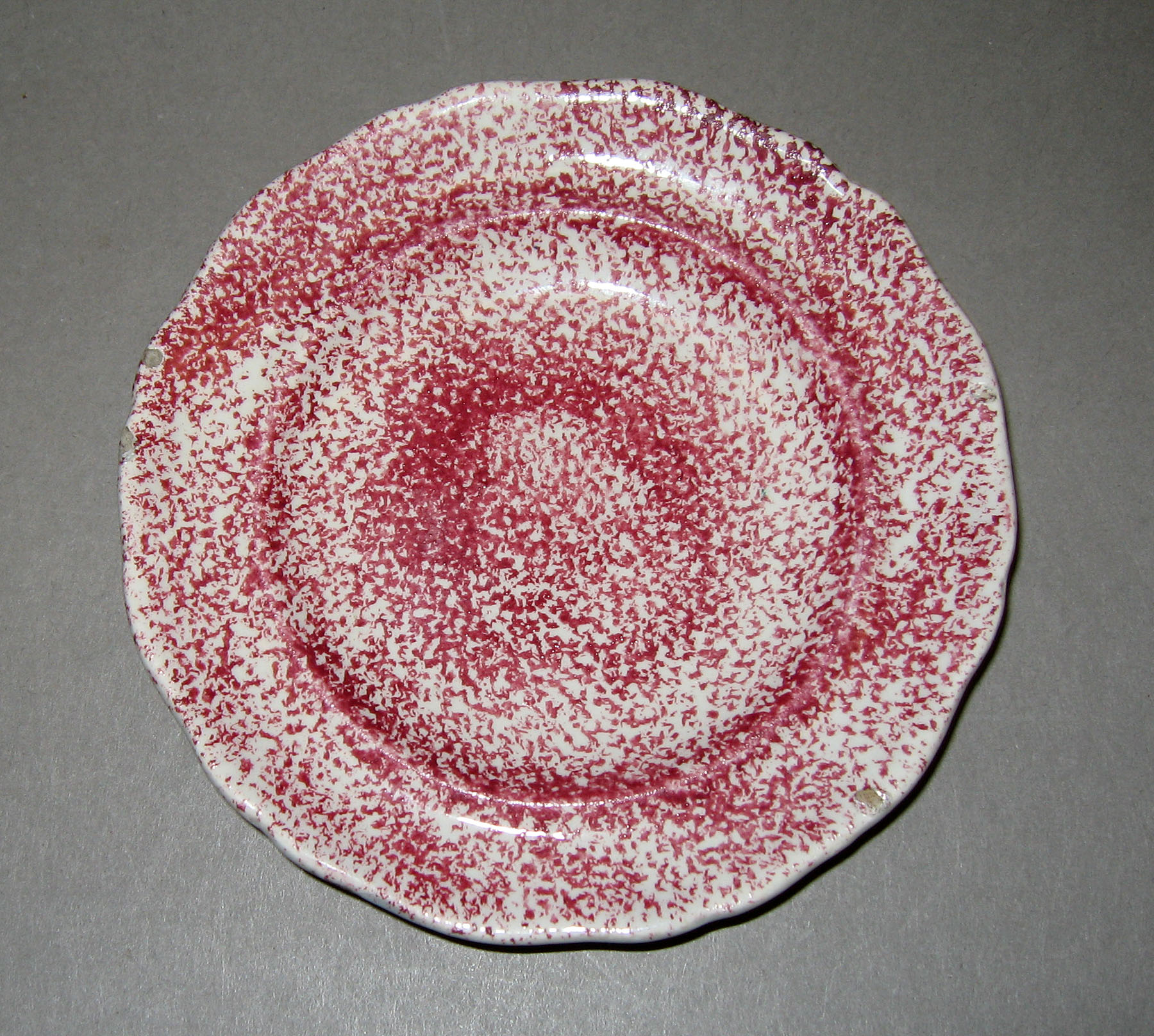 1954.0029.002 Red spatter cup plate