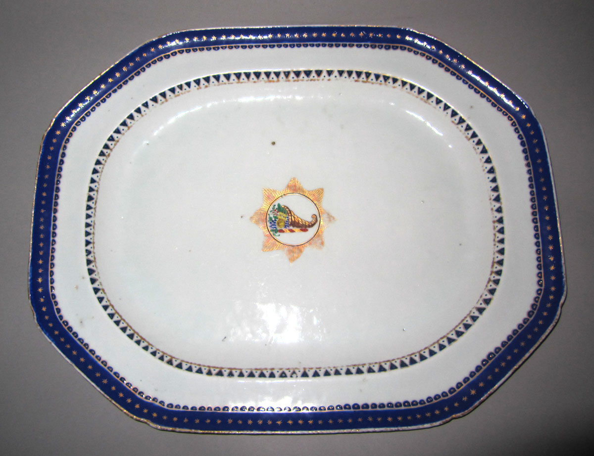 1965.0718.001 Porcelain platter