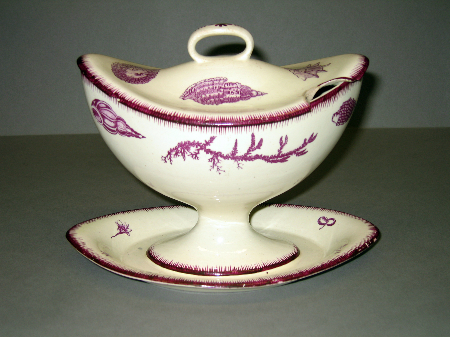 1964.0156.003 A, B Sauce boat and cover