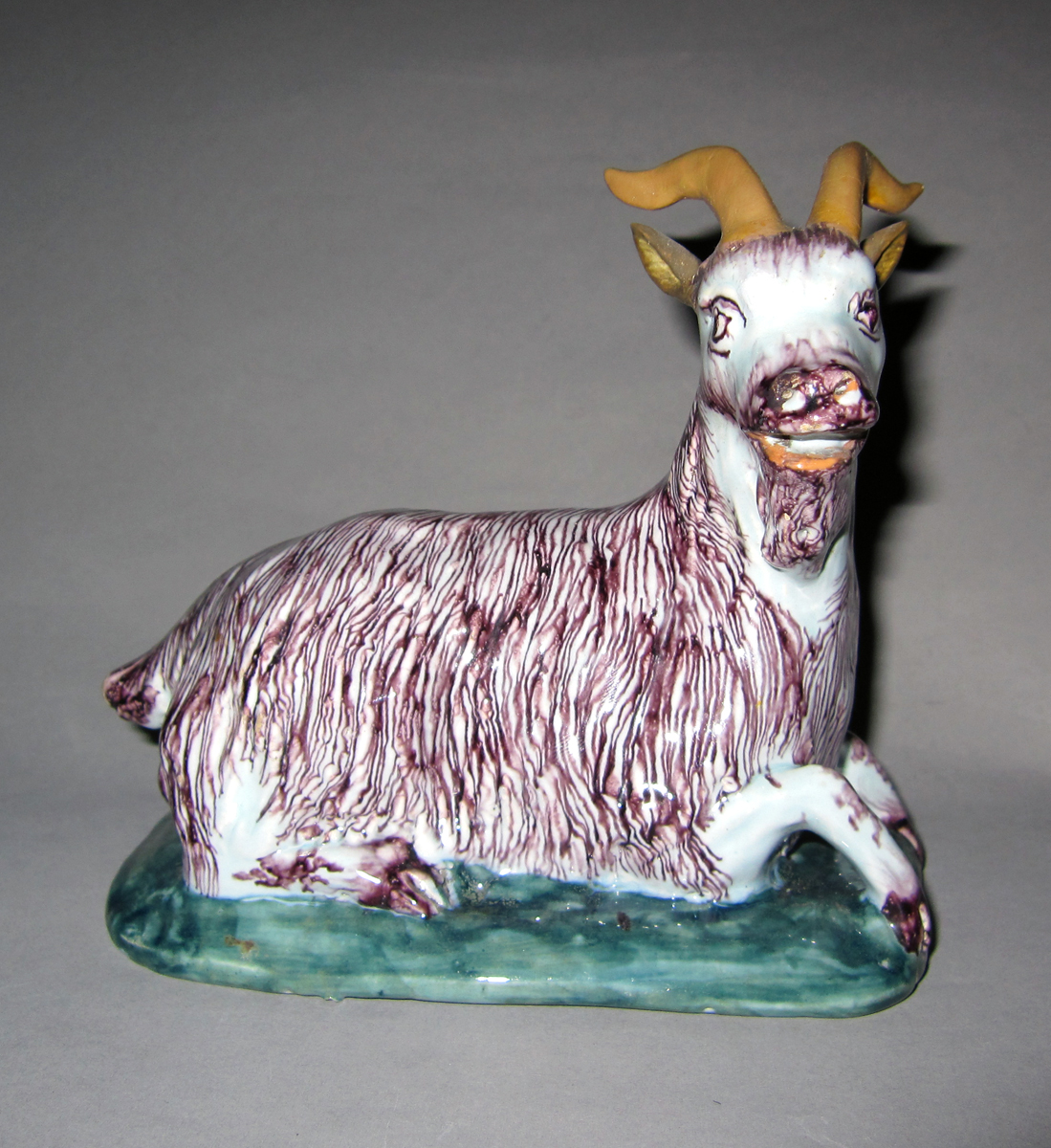 2003.0022.095 Delft goat figure