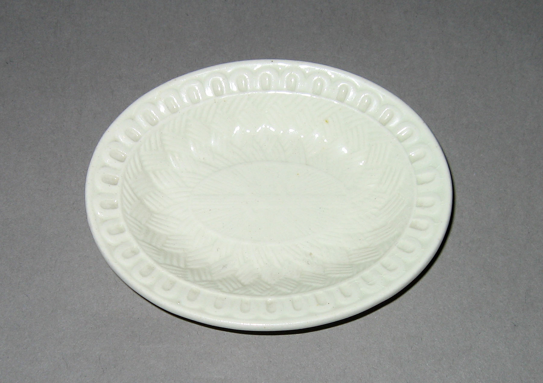1955.0136.111 Miniature creamware dish