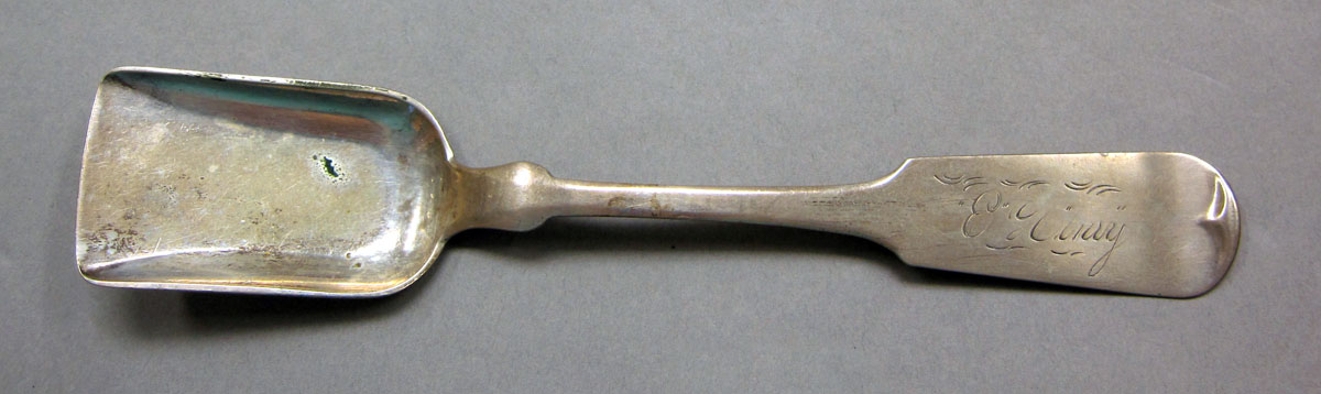 1962.0240.505 Silver sugar shovel upper surface