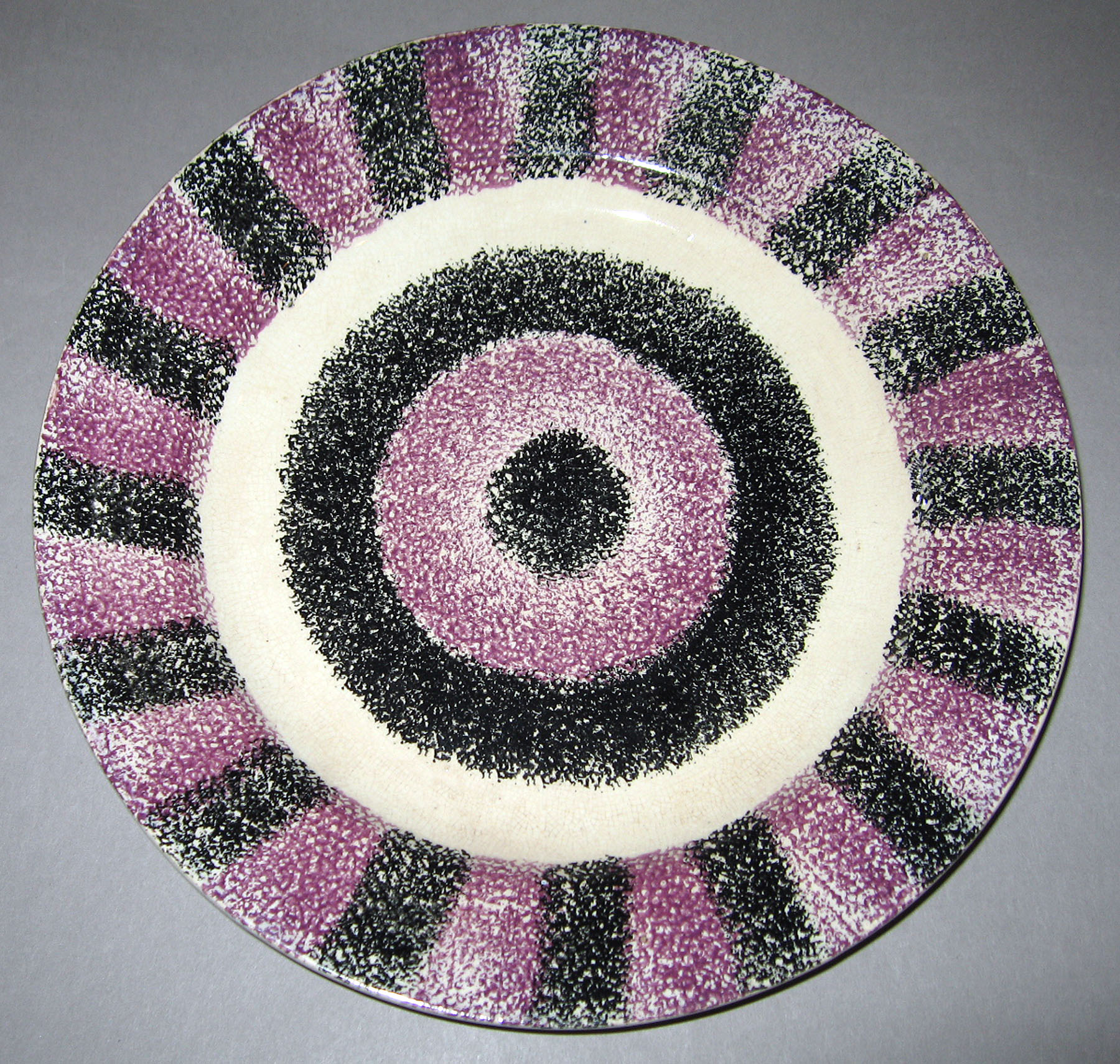1965.0769 Spatterware plate