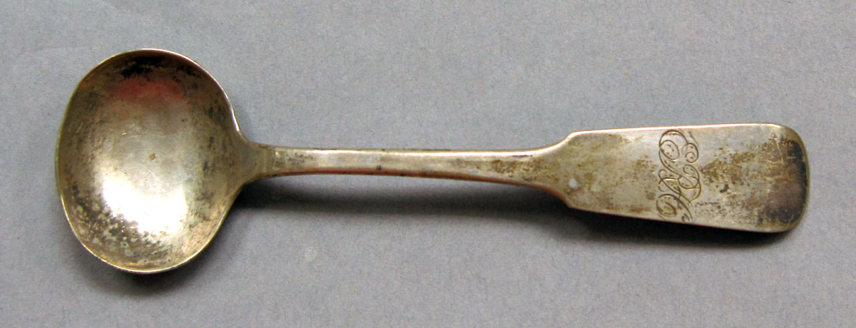 1962.0240.758  Salt spoon upper surface