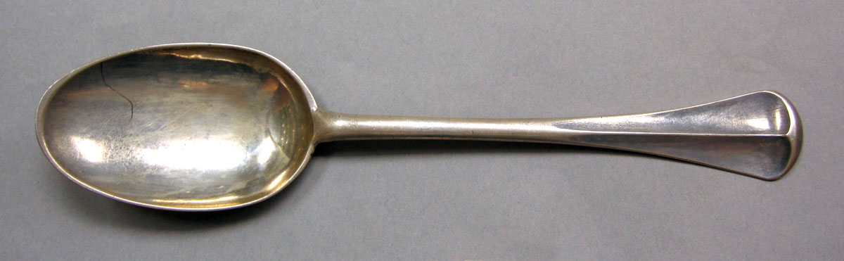 1962.0240.1505 Silver spoon upper surface