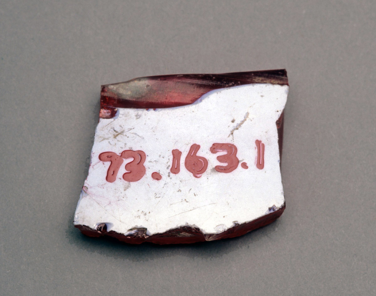 1973.0163.001 Glass fragment