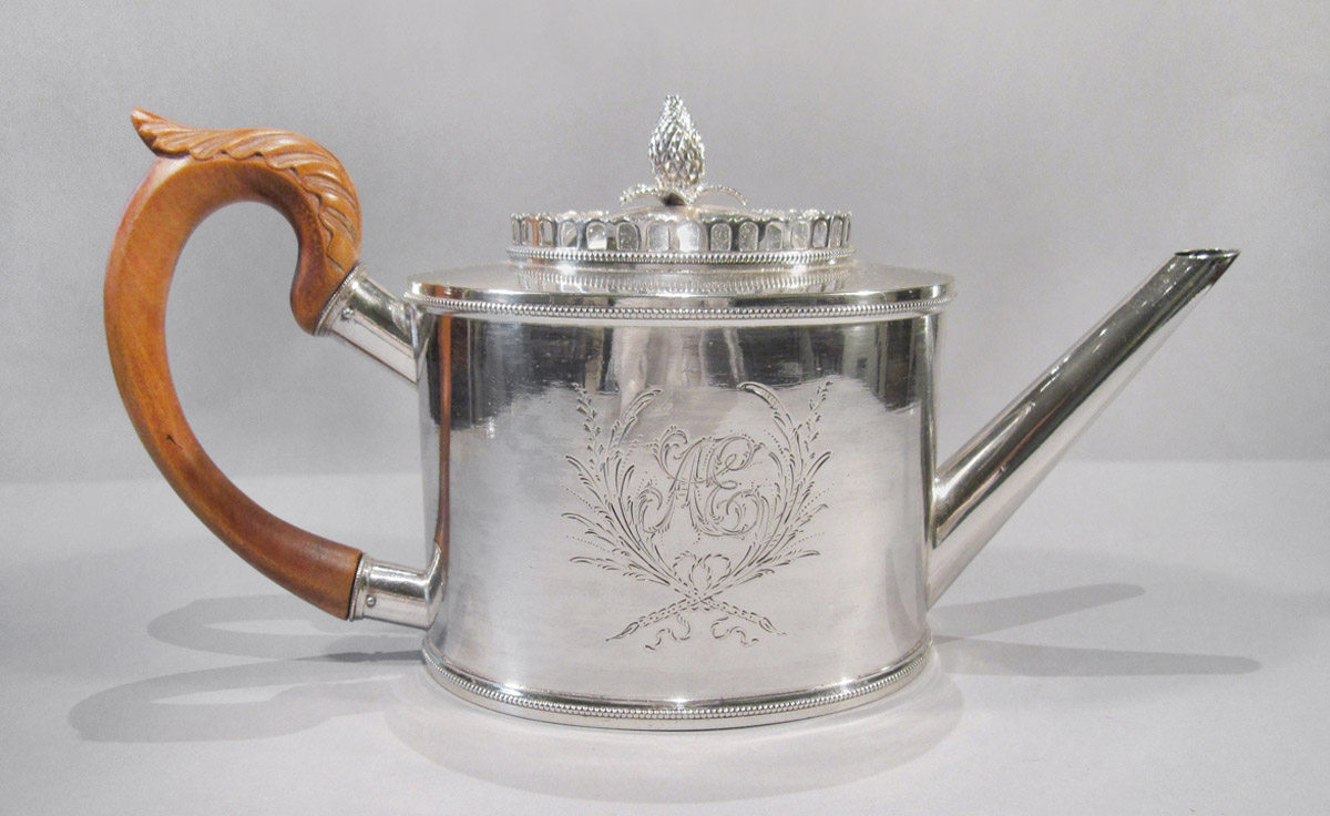 1957.0822 A, B Teapot, side 1