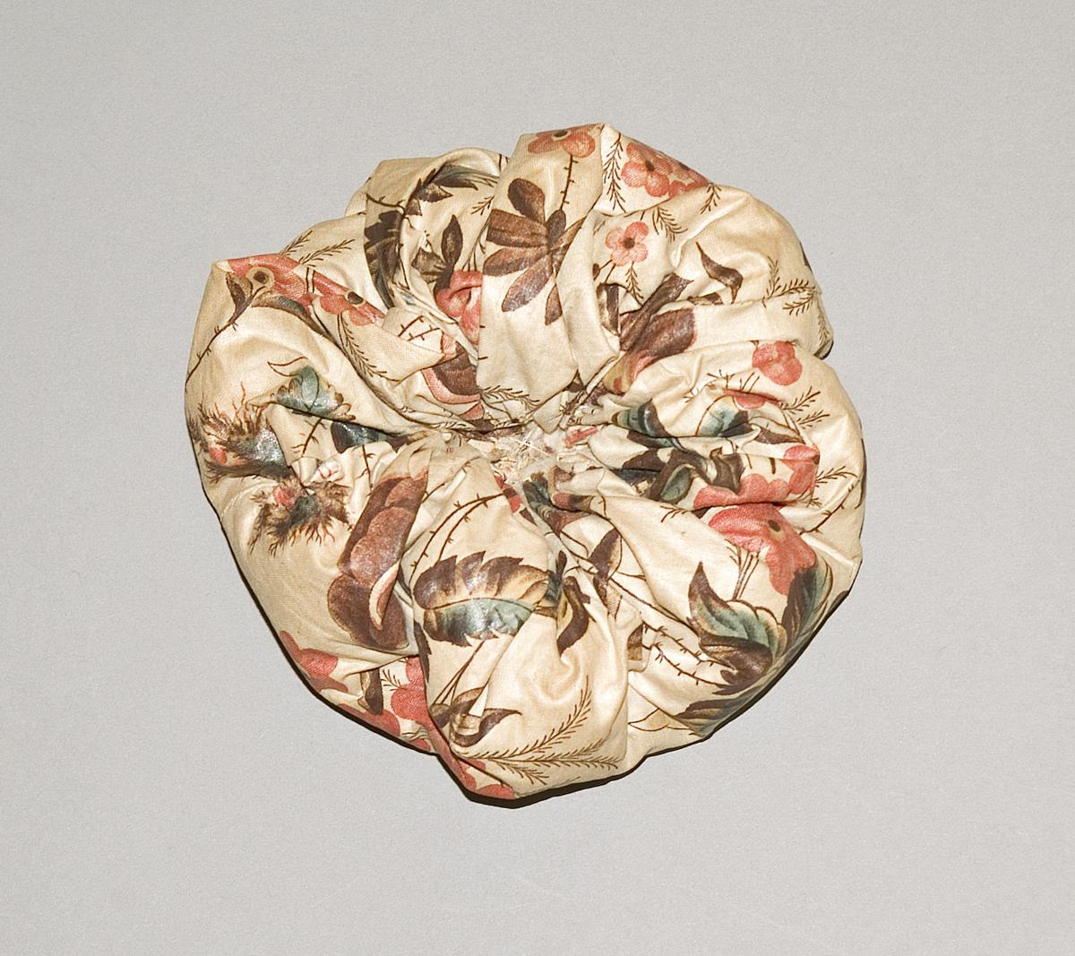 1957.1281 d, e Window hanging Rosette