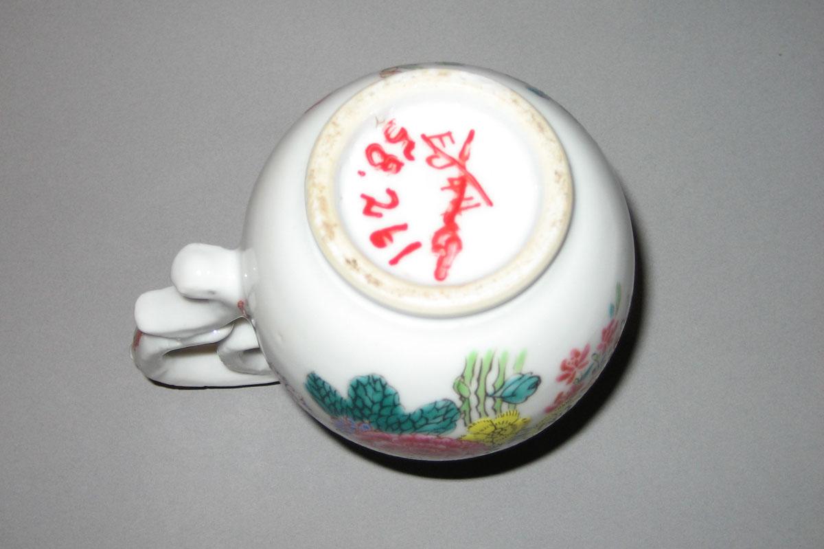 1958.2619 Jug underside