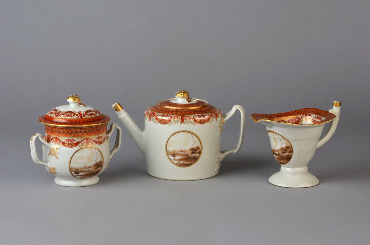2012.0040.001-.003 Teapot, Sugar bowl, Cream jug