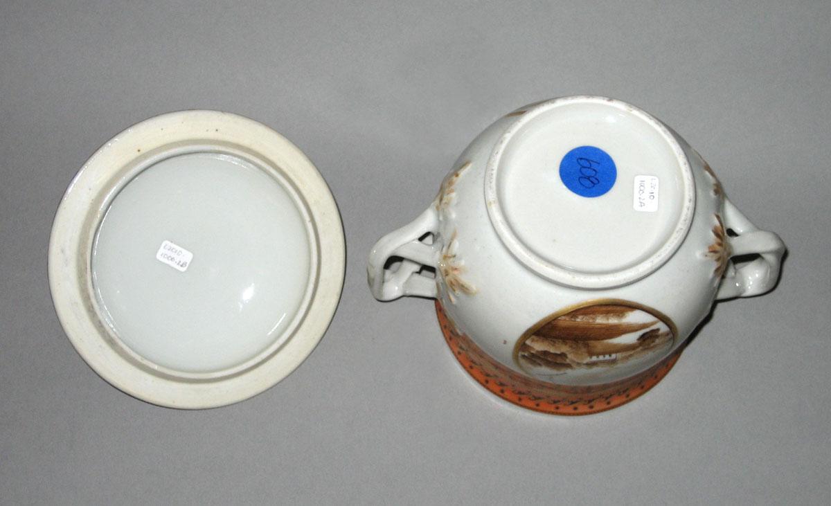 2012.0040.002 A, B Sugar bowl, underside